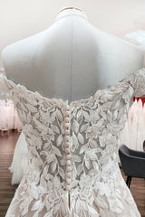 Prachtige lange A-lijn off-the-shoulder tule kant ruches trouwjurk