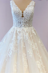 Prachtige lange a-line tule trouwjurk met appliques kant