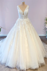Prachtige lange a-line tule trouwjurk met appliques kant