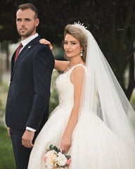 Gorgeous Long V-neck Princess Wedding Dress with Tulle Lace