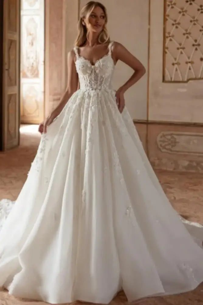Gorgeous Tulle Lace Aline Wedding Dress Sweetheart with Chapel Train
