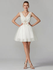 A-Line Party Dress Wedding Guest Homecoming Short / Mini Sleeveless V Neck Lace Over Tulle with Crystals Appliques