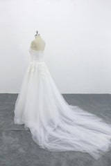 Graceful Strapless Appliques Tulle Wedding Dress