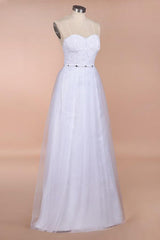 Graceful Strapless Tulle Lace A-line Wedding Dress