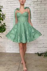 Robe à la maison verte avec des robes de fête appliqués