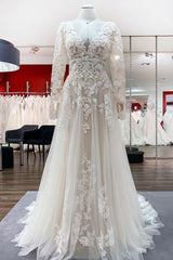 Ivory A-Line Tule lange mouwen Lace Appliques Open achterste trouwjurken open
