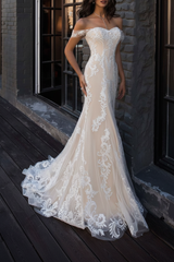 Boho Wedding Dresses Mermaid Off The Shoulder Lace Short Sleeve Bridal Gown With Sweep Train