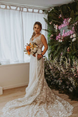 Ivory Lace Applique Bohemian Wedding Dresses V-Neck Boho Bridal Gown AW1035