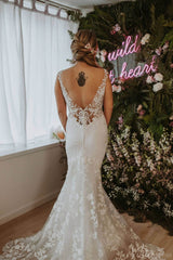Ivory Lace Applique Bohemian Wedding Dresses V-Neck Boho Bridal Gown AW1035