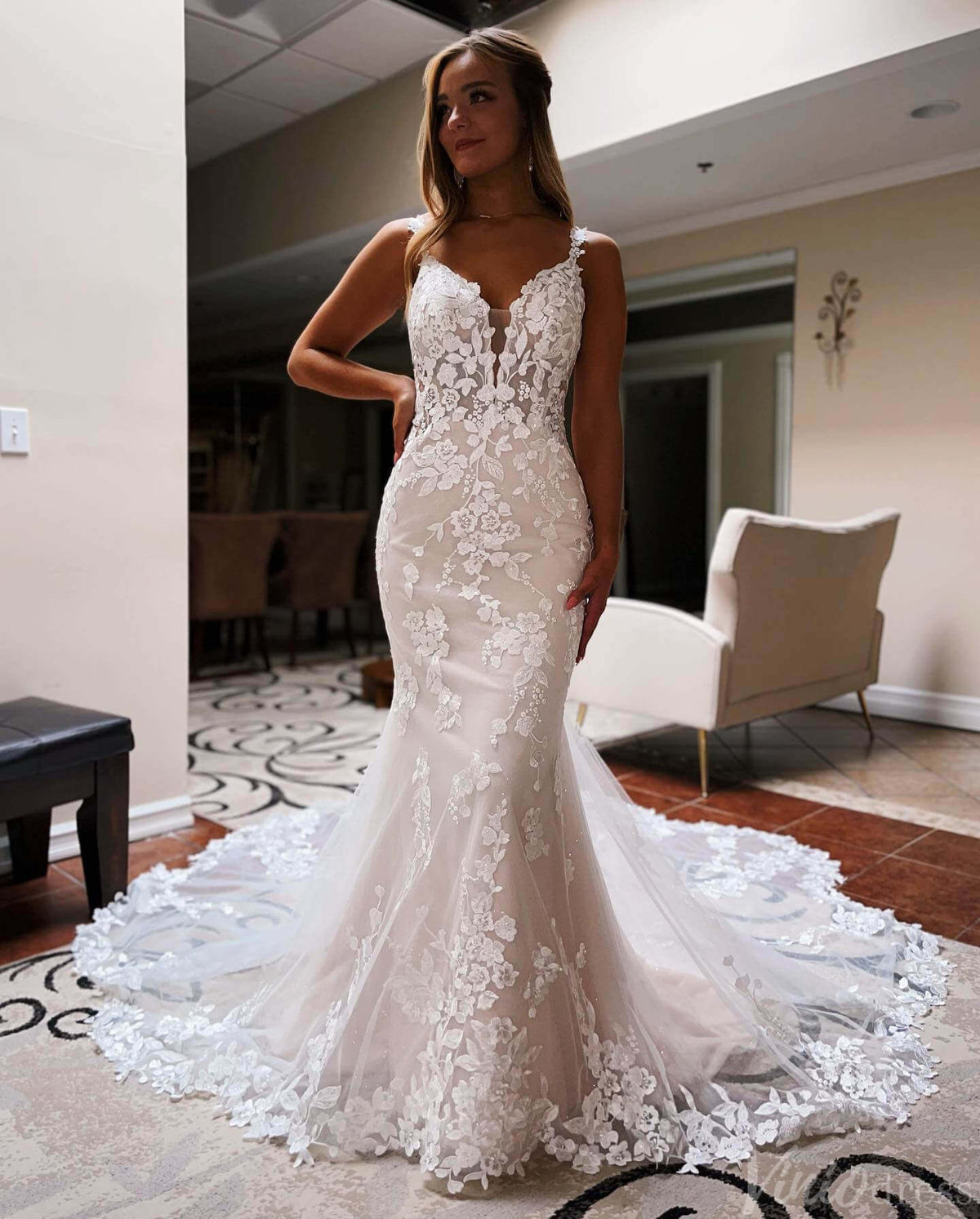 Ivory Lace Applique Mermaid Wedding Dresses Spaghetti Strap Chapel Train Bridal Gown VW2164