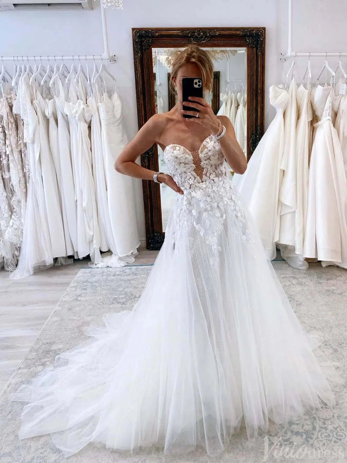 Ivory Lace Applique Sparkly Tulle Wedding Dresses Sweetheart Bridal Gown AW1005