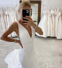 Ivory Mermaid V-Neck Outdoor Wedding Dresses Chapel Train Country Bridal Gown AW1011