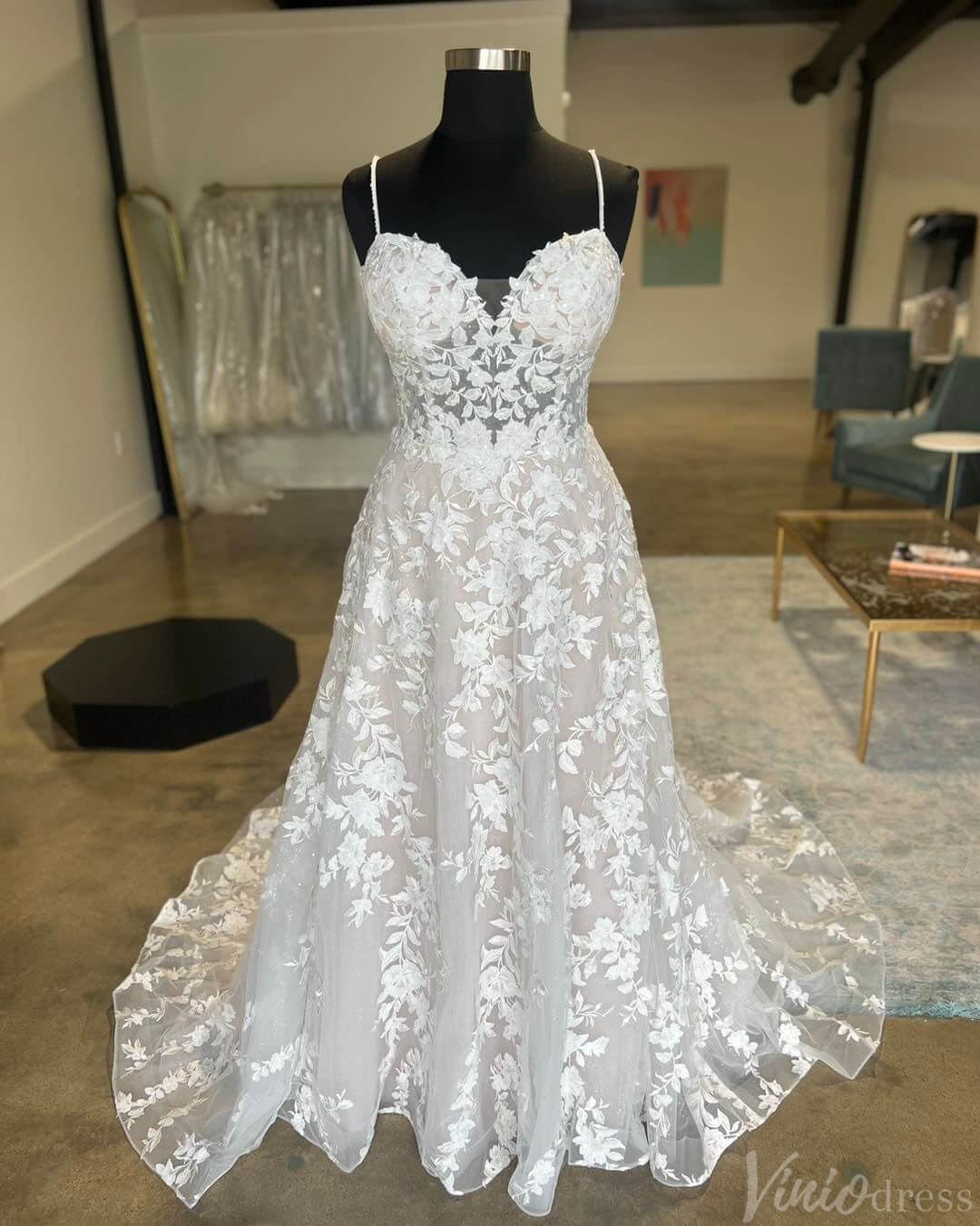 Ivory Sweetheart Lace Applique Wedding Dresses Spaghetti strap Rustic Bridal Gown VW2222
