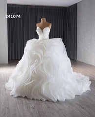 Ivory Tiered Ruffled Wedding Gowns Strapless Sweetheart Neck Quince Dress 241074