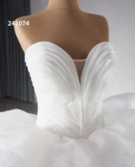 Ivory Tiered Ruffled Wedding Gowns Strapless Sweetheart Neck Quince Dress 241074