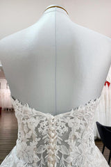 Ivory Tulle A-line Strapless Wedding Dress With Appliques Lace