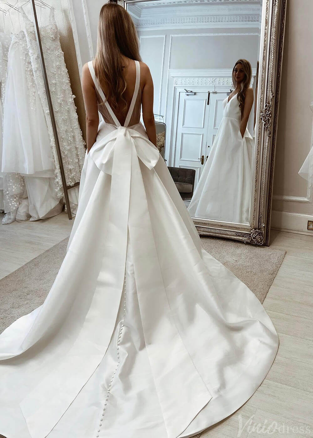 Ivory V-Neck Bow-Tie Wedding Dresses Satin Wide Strap Outdoor Bridal Gown VW2169