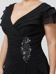 A-Line Mother of the Bride Dress Plus Size Elegant Sexy V Neck Knee Length Chiffon Short Sleeve No with Beading