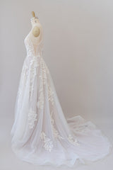 Lange A-Line spaghetti-riem kanten appliques tule backless trouwjurk