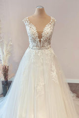 Lange a-line lieverd bloemen kanten tule trouwjurk