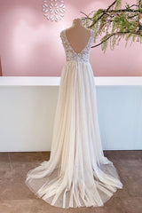 Lange a-line lieverd tule backless trouwjurk met bloemenkant