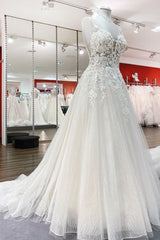 Lange a-line lieverd tule open achterste trouwjurk