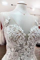 Lange a-line lieverd tule open achterste trouwjurk
