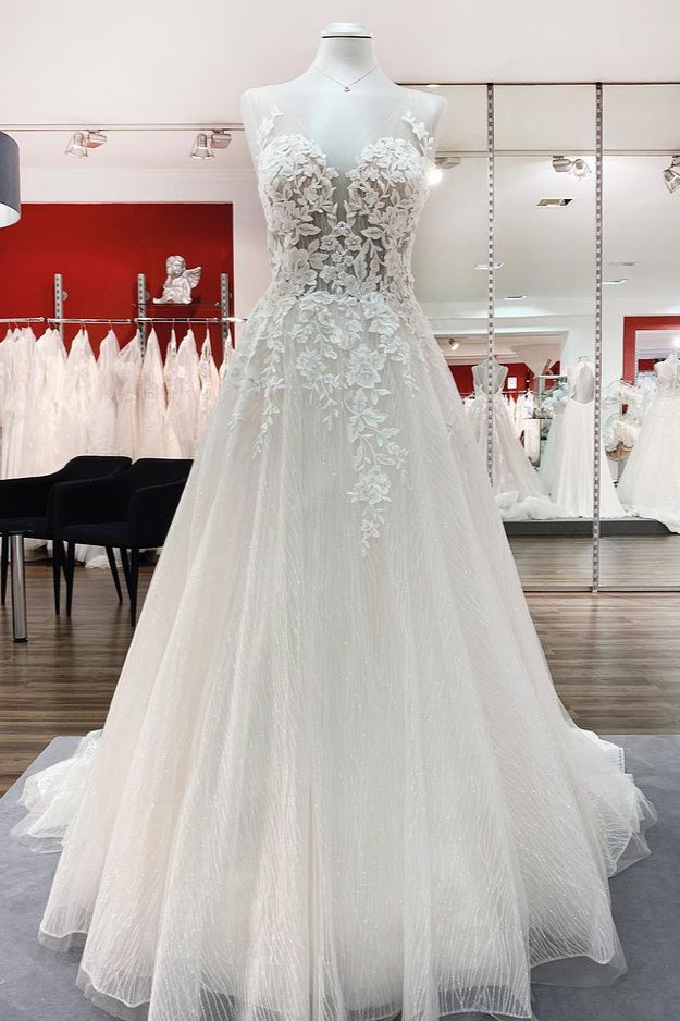 Lange a-line lieverd tule open achterste trouwjurk