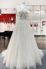Lange a-line lieverd tule open achterste trouwjurk