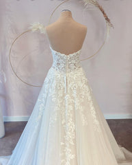 Lange a-line lieverd tule trouwjurk met kant