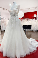 Lange A-Line TuLle Sleevless Ruffles Jewel trouwjurk met kant-appliques