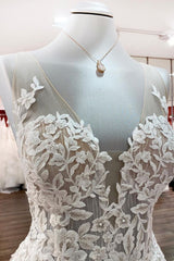 Lange A-Line TuLle Sleevless Ruffles Jewel trouwjurk met kant-appliques