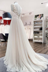 Lange A-Line Tule V Neck Open Back Appliques Lace Wedding Jurk