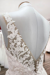 Lange A-Line Tule V Neck Open Back Appliques Lace Wedding Jurk