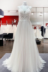 Lange A-Line Tule V Neck Open Back Appliques Lace Wedding Jurk