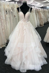 Lange A-Line Tule V Neck Open Back Layered Wedding Dress