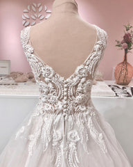Lange A-lijn V-hals Appliques kant Backless Tule Ruffles Trouwjurk