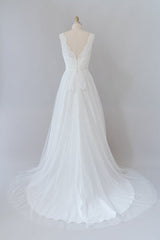 Lange A-lijn V-hals kanten tule tule backless trouwjurk