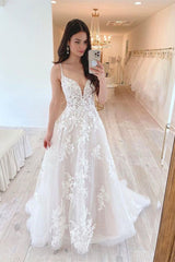 Long A-line V-neck Tulle Lace Spaghetti Straps Wedding Dress