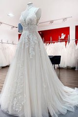 Lange A-Line V-hals tule mouwloze appliques kant Backless trouwjurk