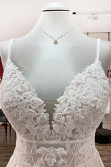 Lange A-Line V-hals tule mouwloze appliques kant Backless trouwjurk
