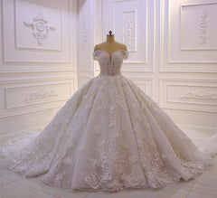 Lange prinses lieverd off-the-shoulder backless appliques kanten ruches tule trouwjurk