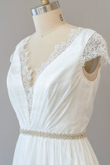 Lange schede V-hals kanten chiffon trouwjurk met dopmouwen