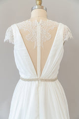 Lange schede V-hals kanten chiffon trouwjurk met dopmouwen