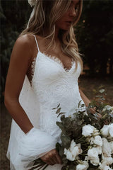 Long Beach Lace Wedding Dresses V Neck Spaghetti Straps Bridal Gowns