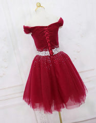 Belle robe formelle de haute qualité, robe de retour à la main à la main