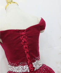 Belle robe formelle de haute qualité, robe de retour à la main à la main