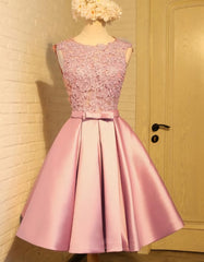 Belle robe de retour en satin rose et dentelle, belle robe formelle