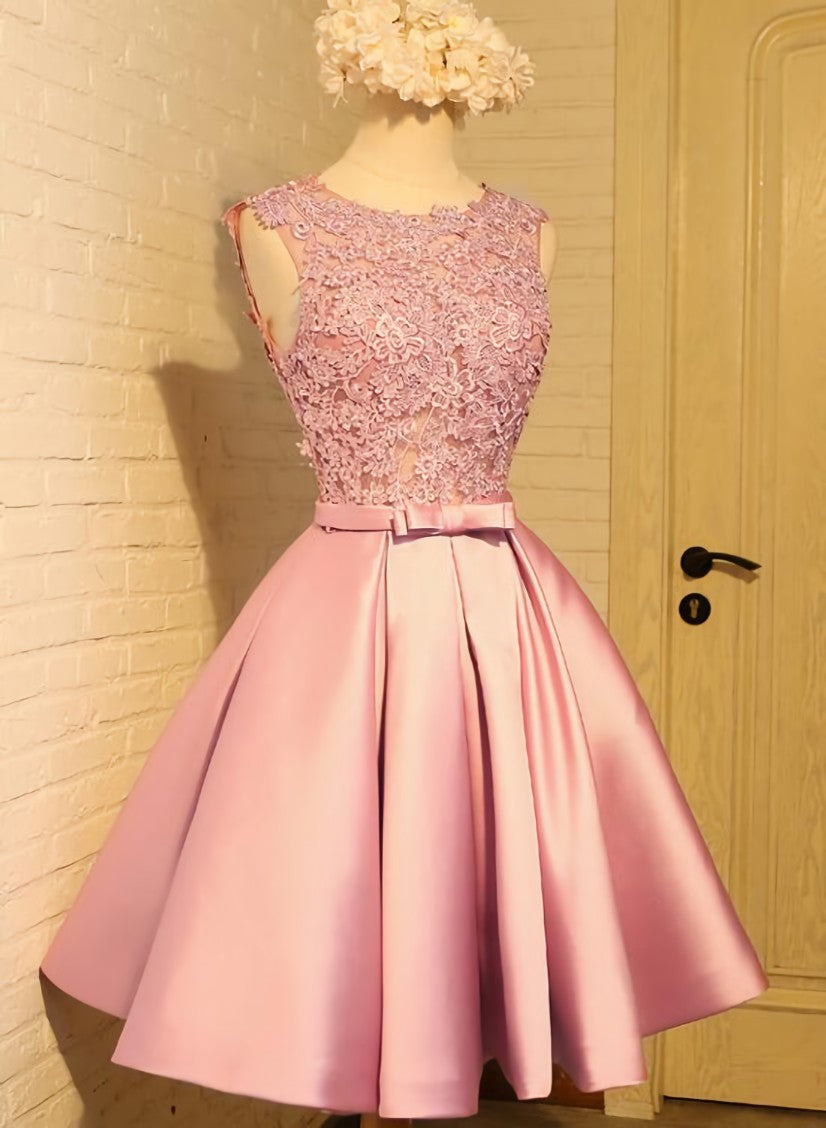 Belle robe de retour en satin rose et dentelle, belle robe formelle