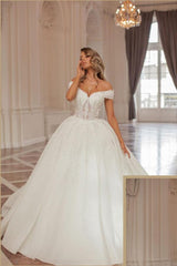 Luxurious Off the Shoulder Strapless Ball Gown Wedding Dress with Applique